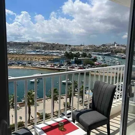 Seafront E شقة